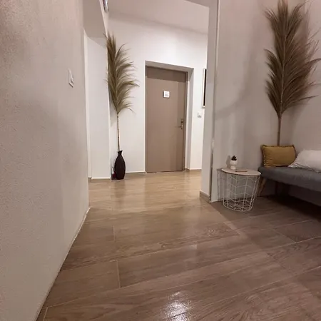 Bed and Breakfast La Saphir Ναρμπόν